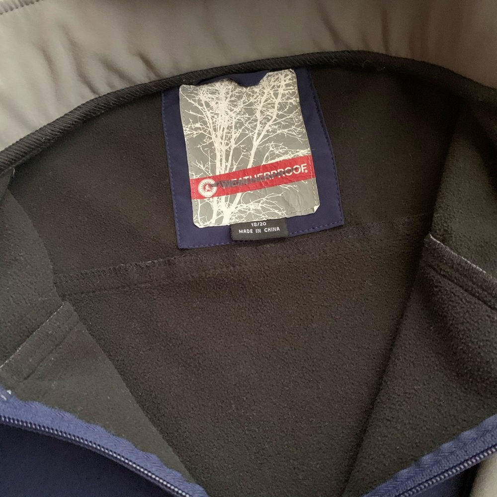 Weatherproof jacket - Picture 6 of 8